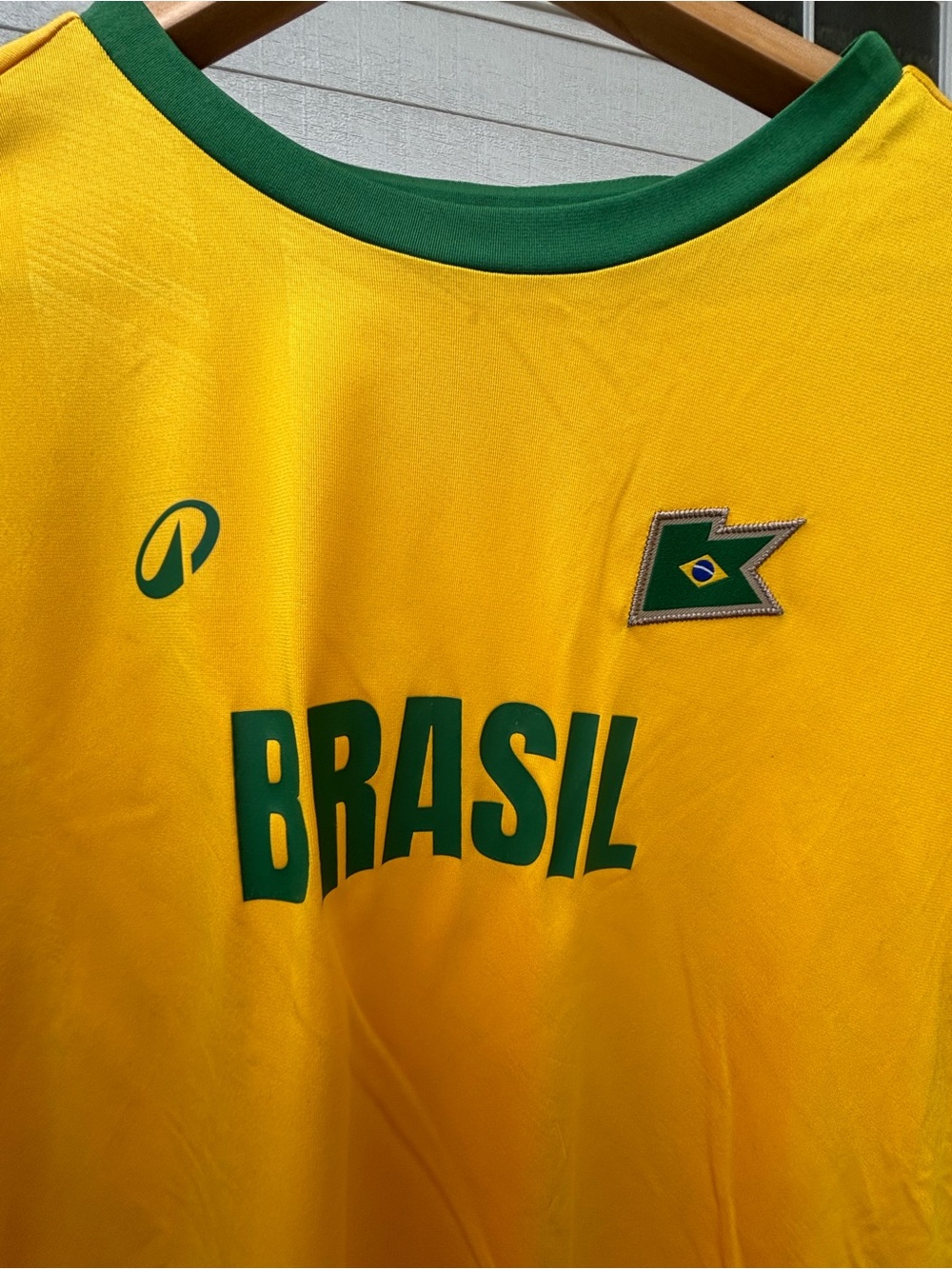 Decathlon Brasil shirt / youth large